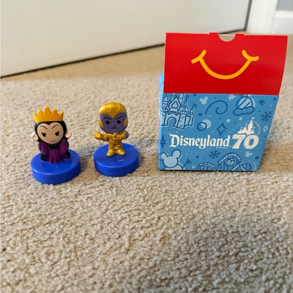 ❤️  NIP Disneyland 70 Thanos and Evil Queen McDonalds Happy Meal Toy - Picture 5 of 11